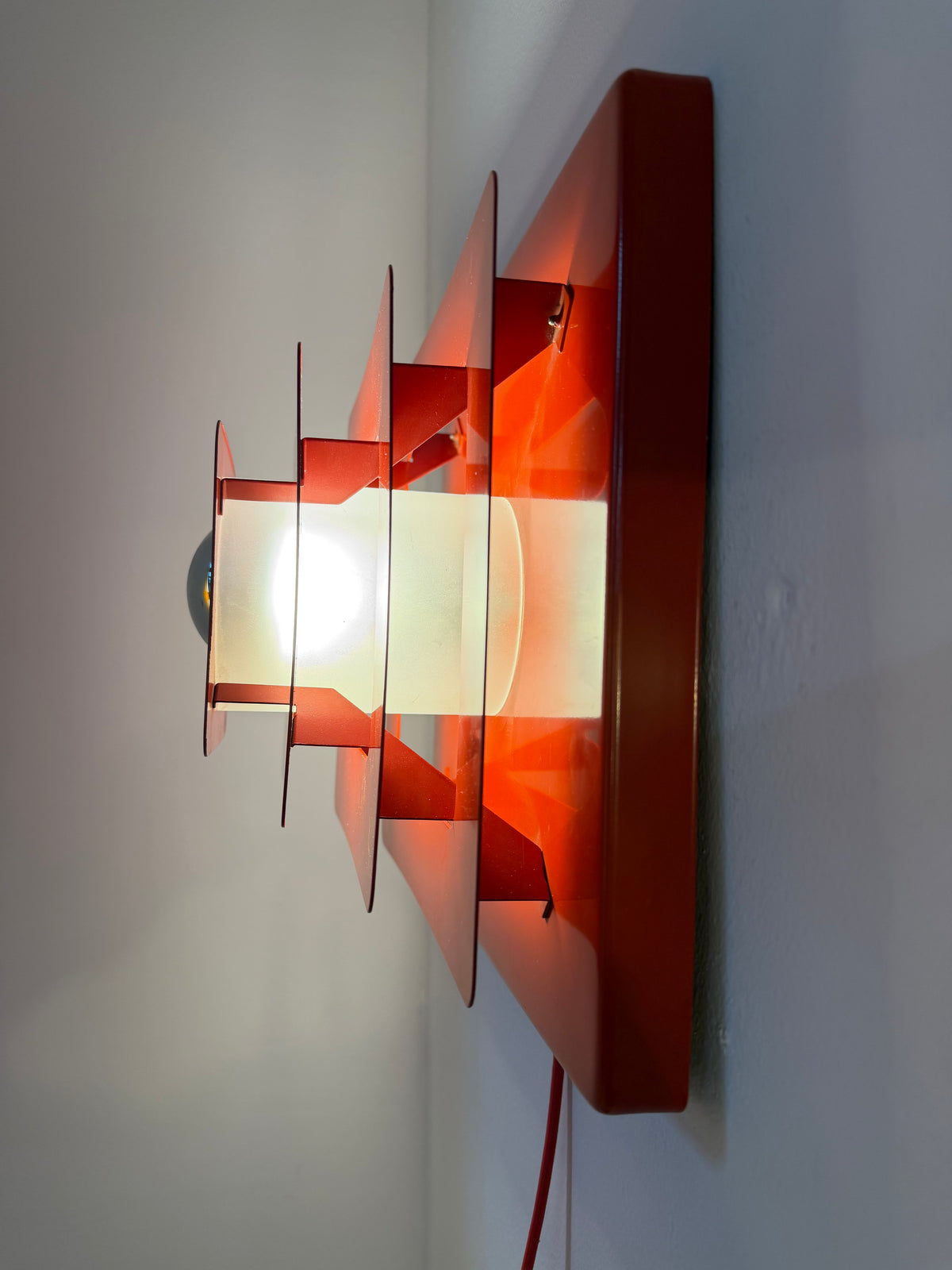 Wandlampe Pyramide rot Metall von Hustadt Leuchten