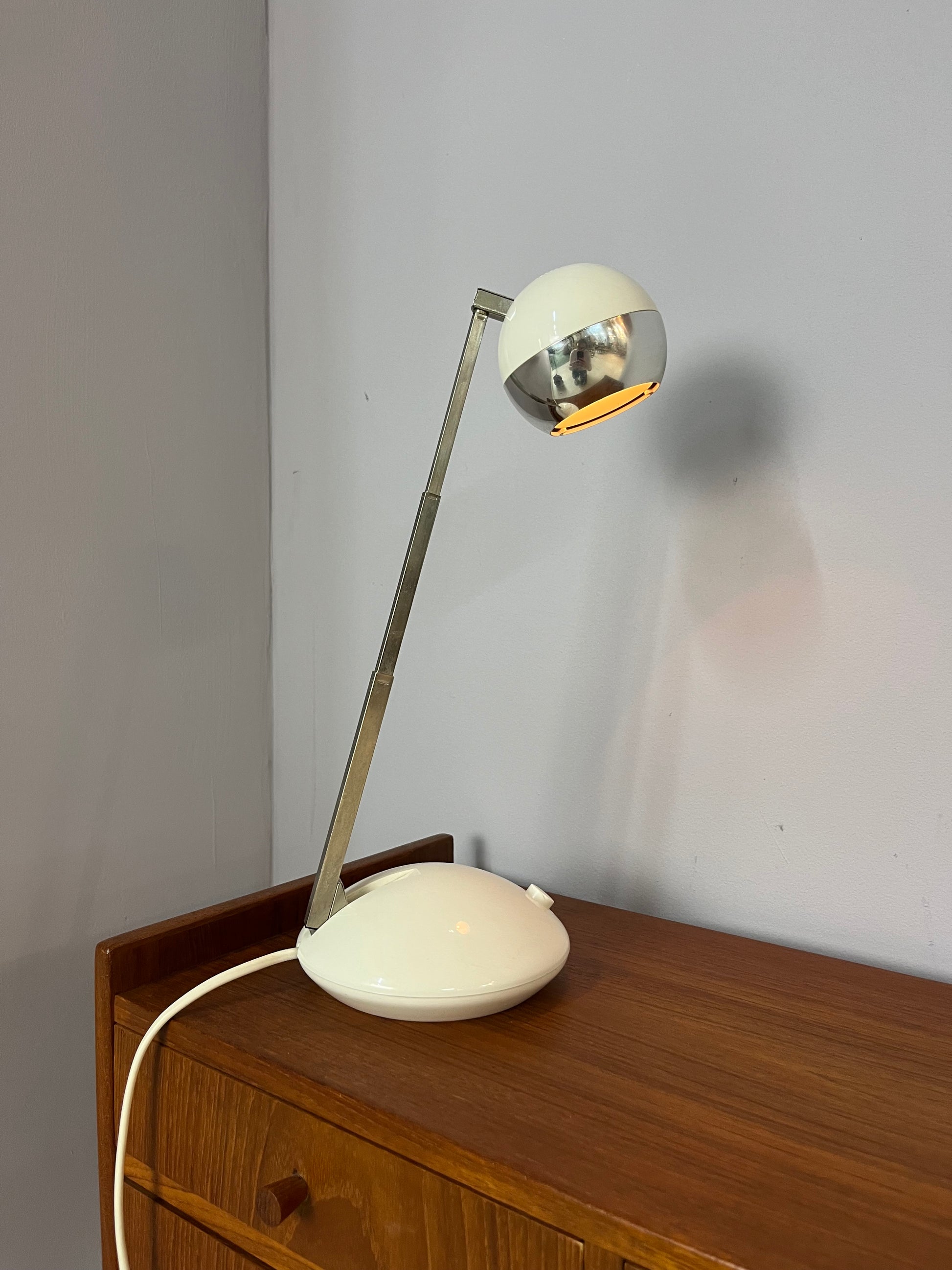Schreibtischlampe weiß Chrom mit Teleskoparm von Eichhoff Werke