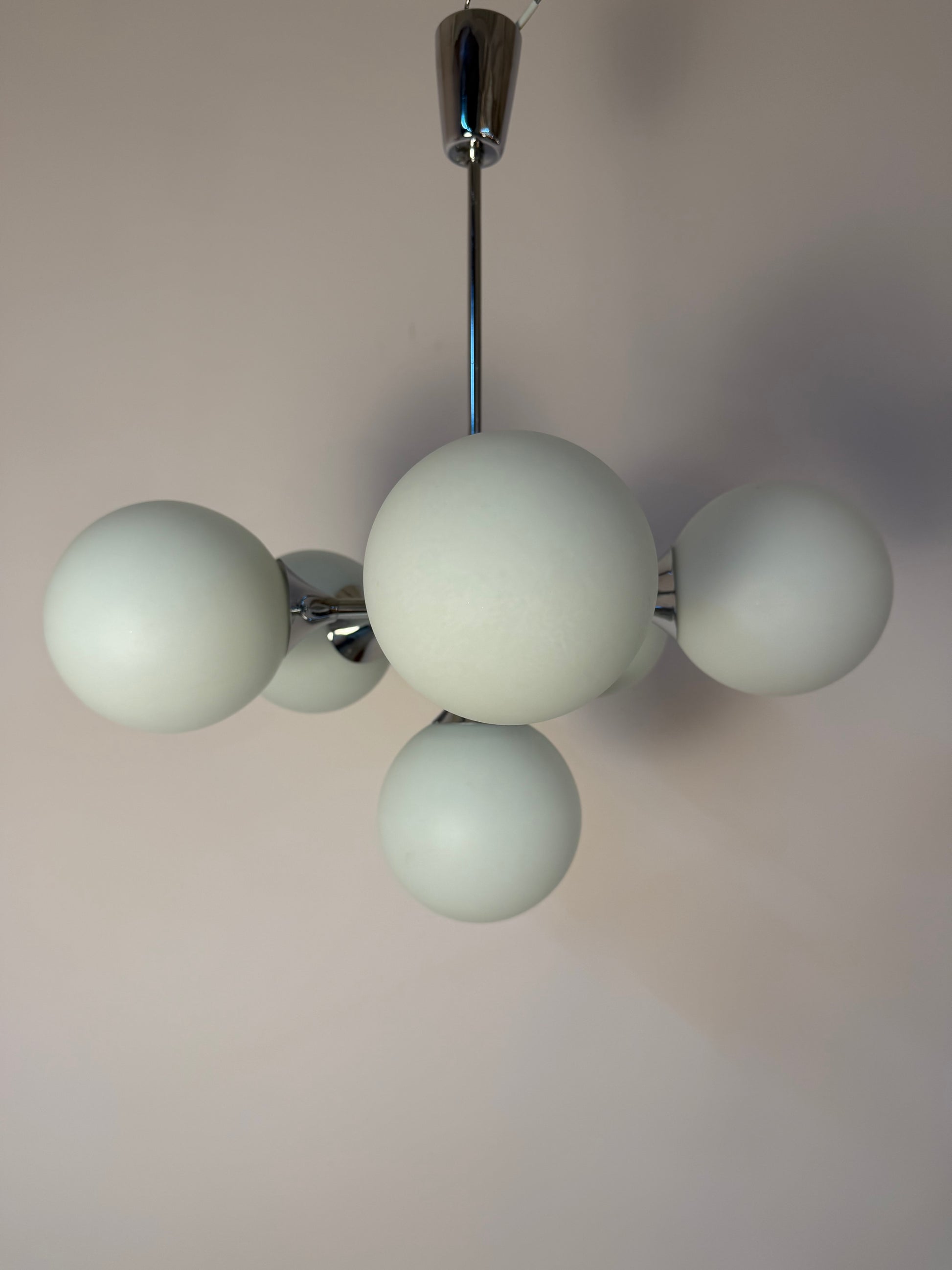 Sputnik Kronleuchter Chrom Opalglas