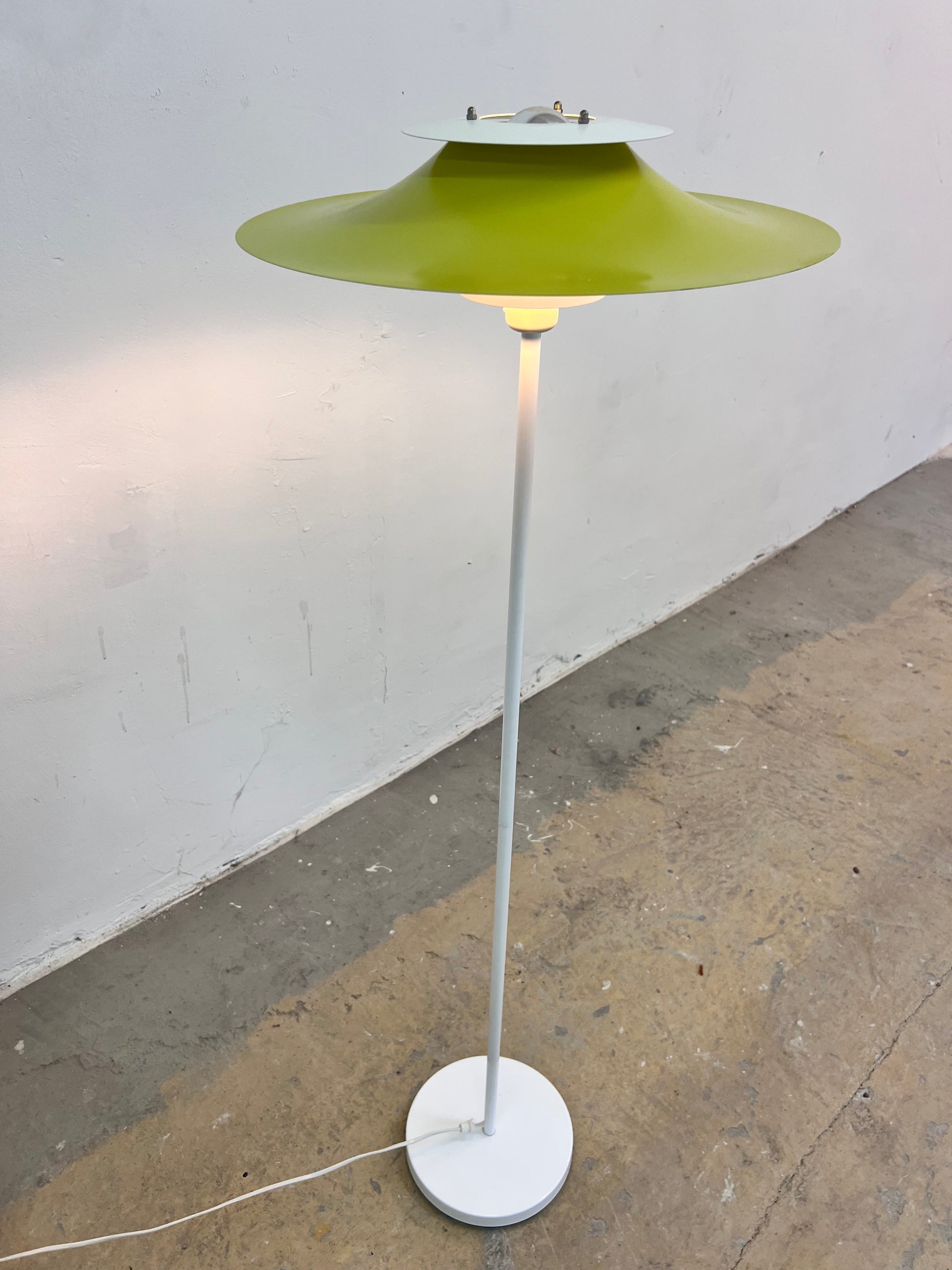 Stehlampe Typ 854 neu lackiert von Horn