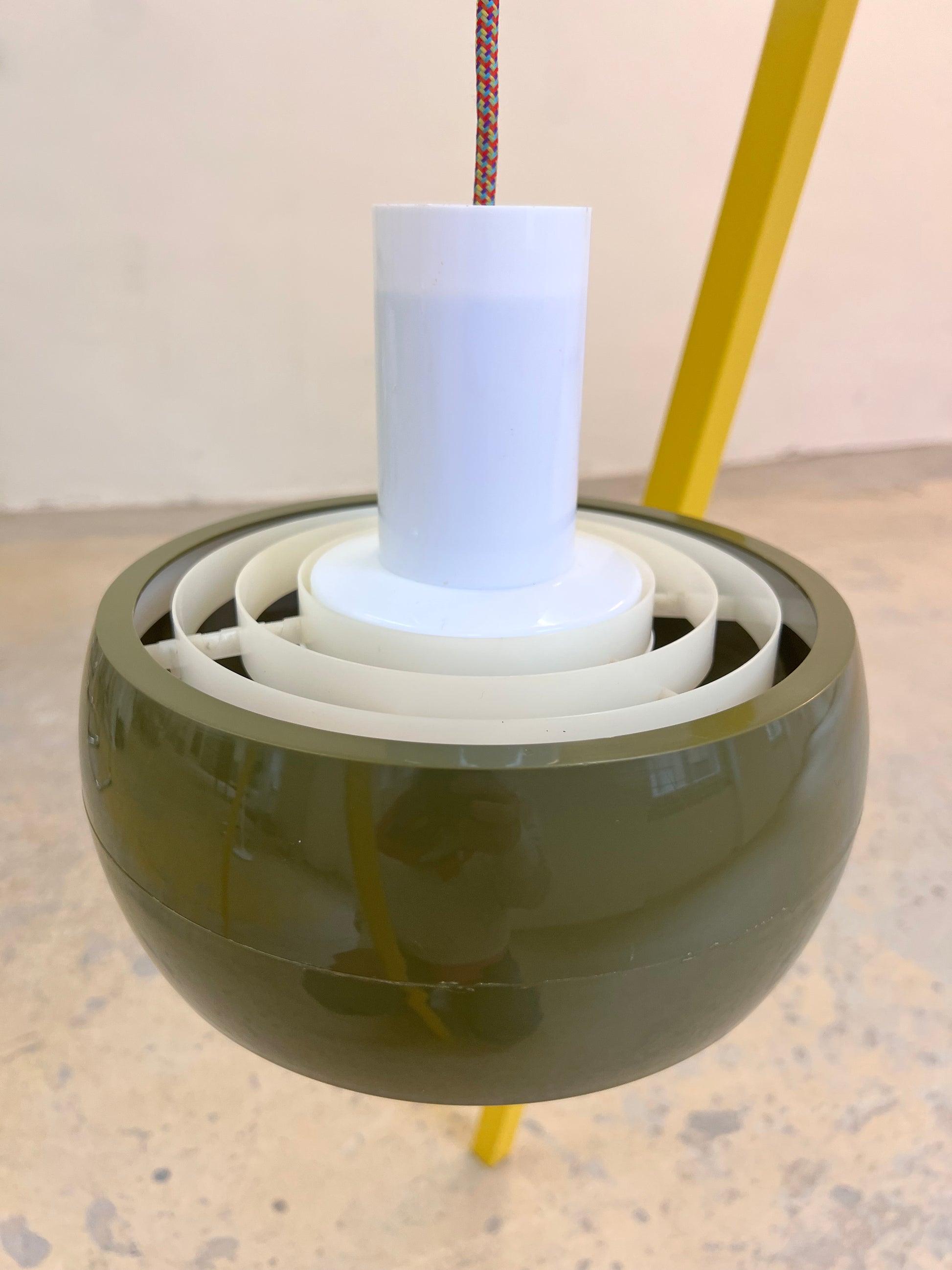 Hängelampe olivgrün Kunststoff aus Dänemark