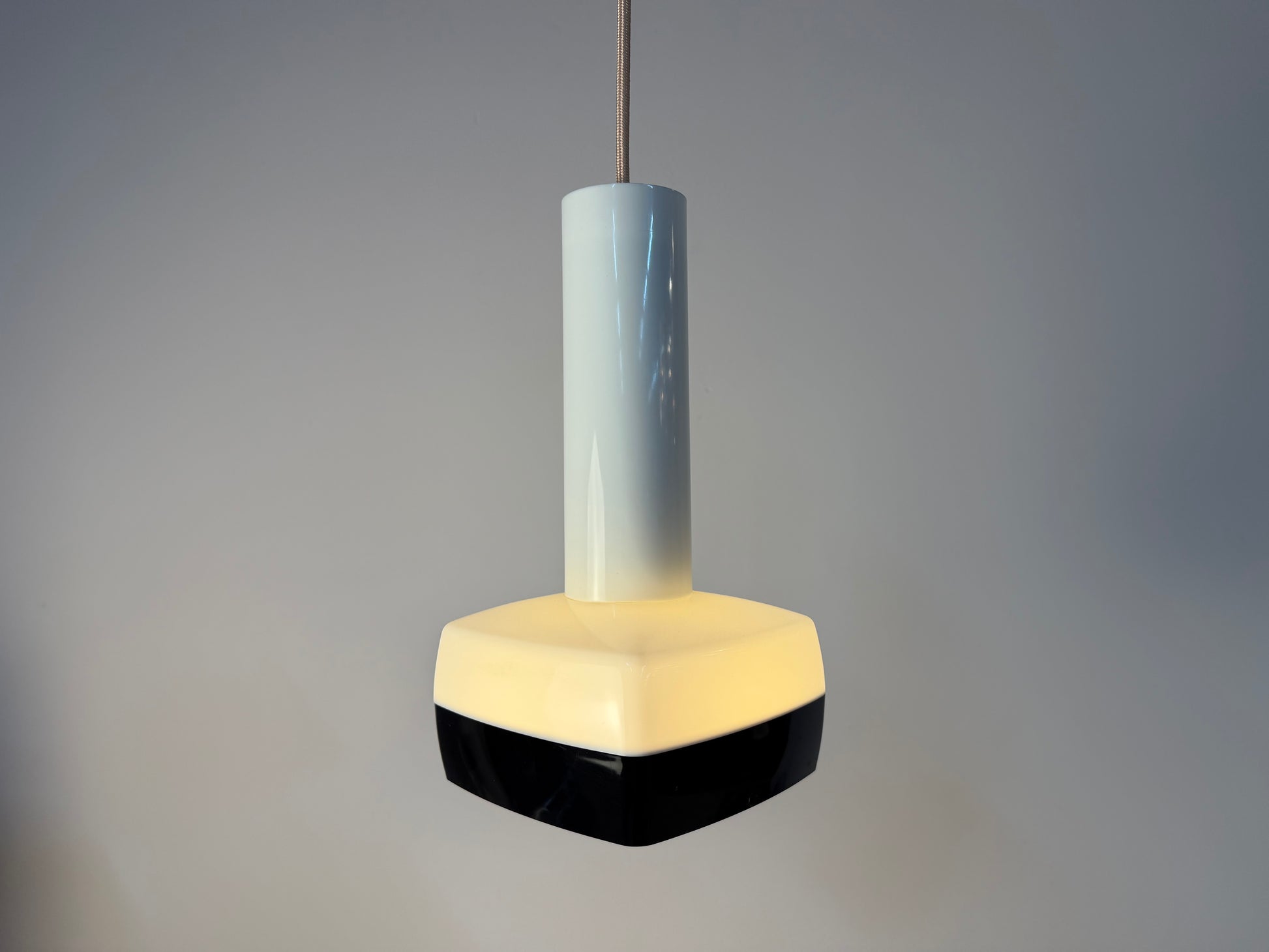 Hängelampe schwarz weiß von Bent Karlby für Schrøder-Kemi