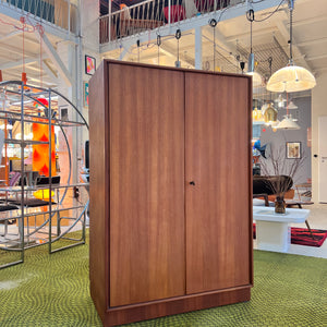 Großer Kleiderschrank Teak von Einrichtungshaus Steguweit & Sohn