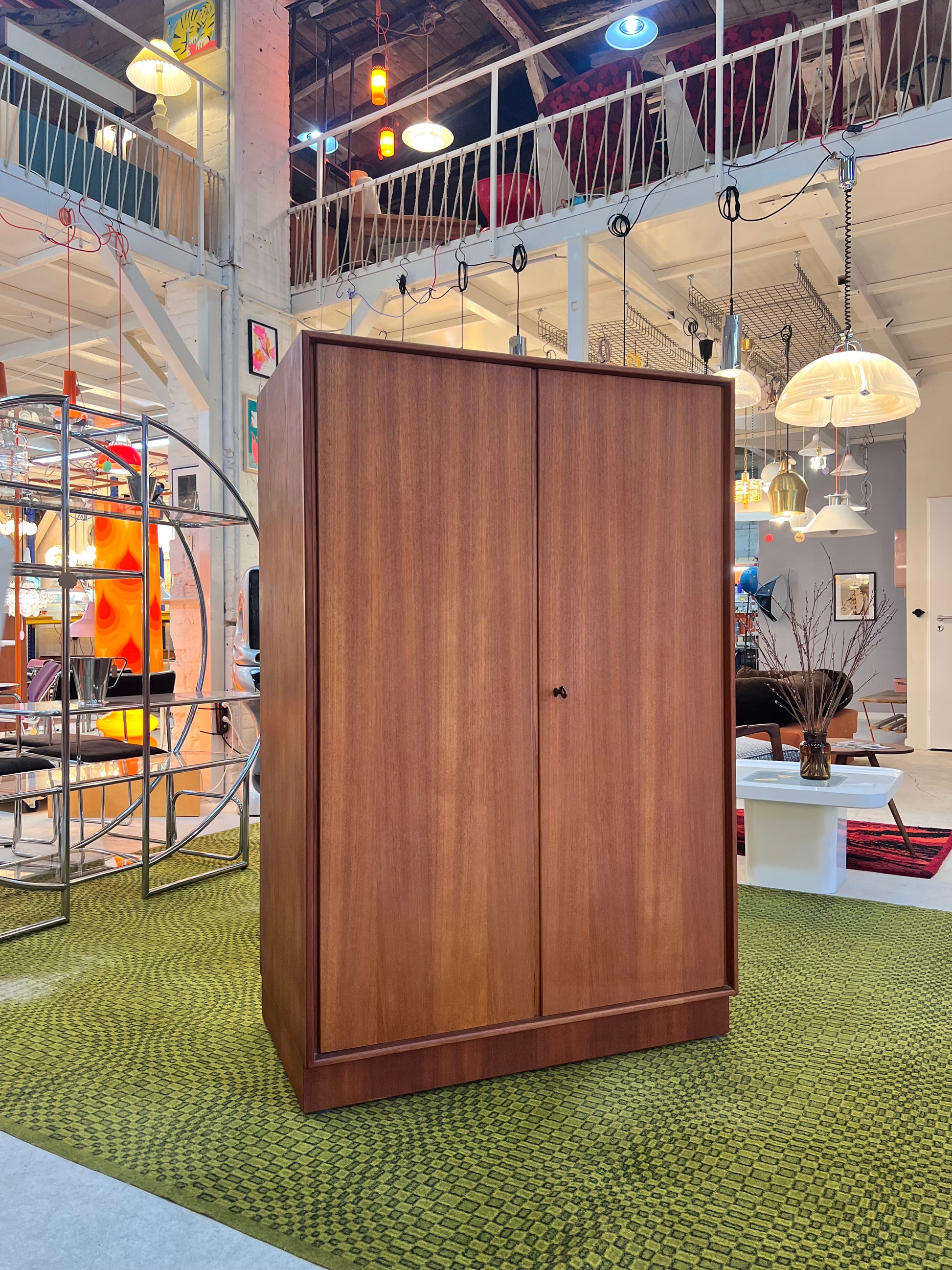 Großer Kleiderschrank Teak von Einrichtungshaus Steguweit & Sohn