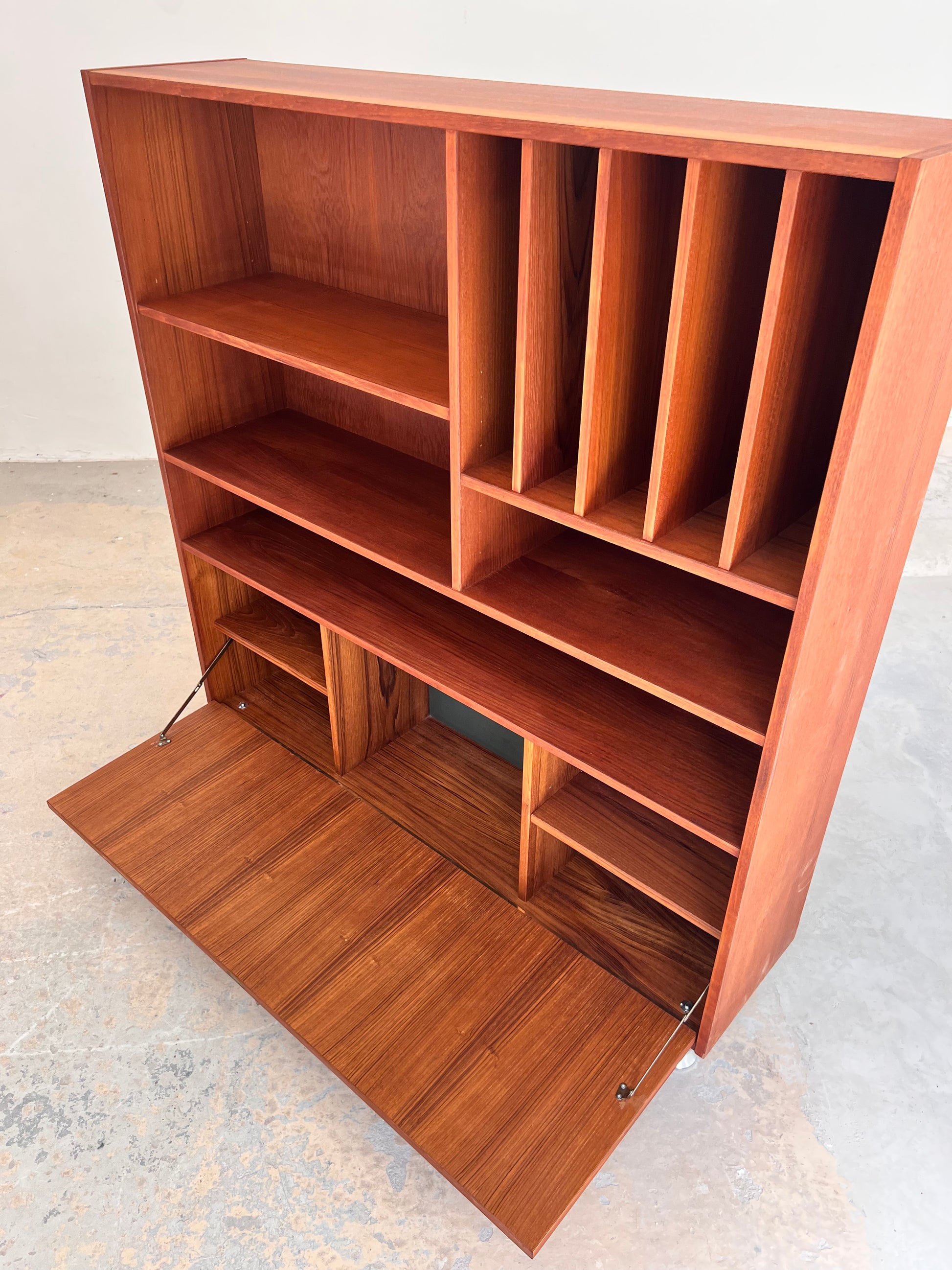 Bücherregal mit Klappfach Teak aus Dänemark