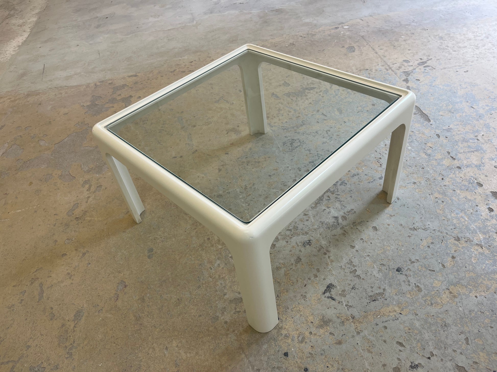Quadratischer Couchtisch weiß Glas von Peter Ghyczy für Horn Collection