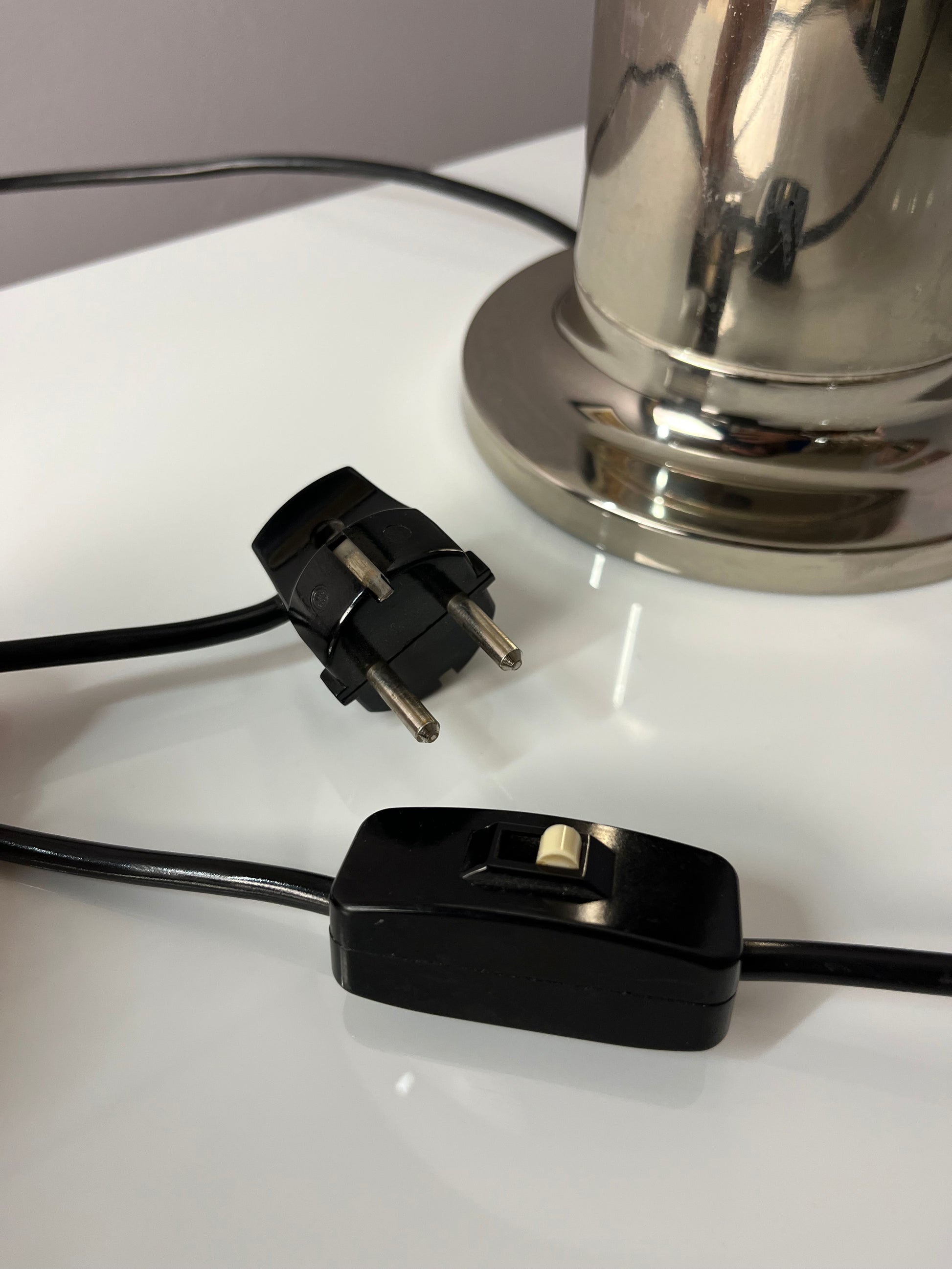 Mushroom Tischlampe Opalglas Chrom von Doria