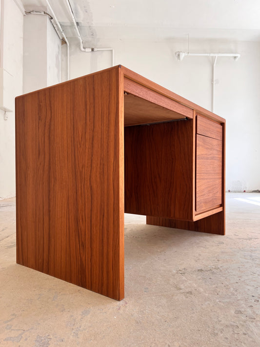 Schreibtisch Teak mit extra Laptop-Fach aus Dänemark
