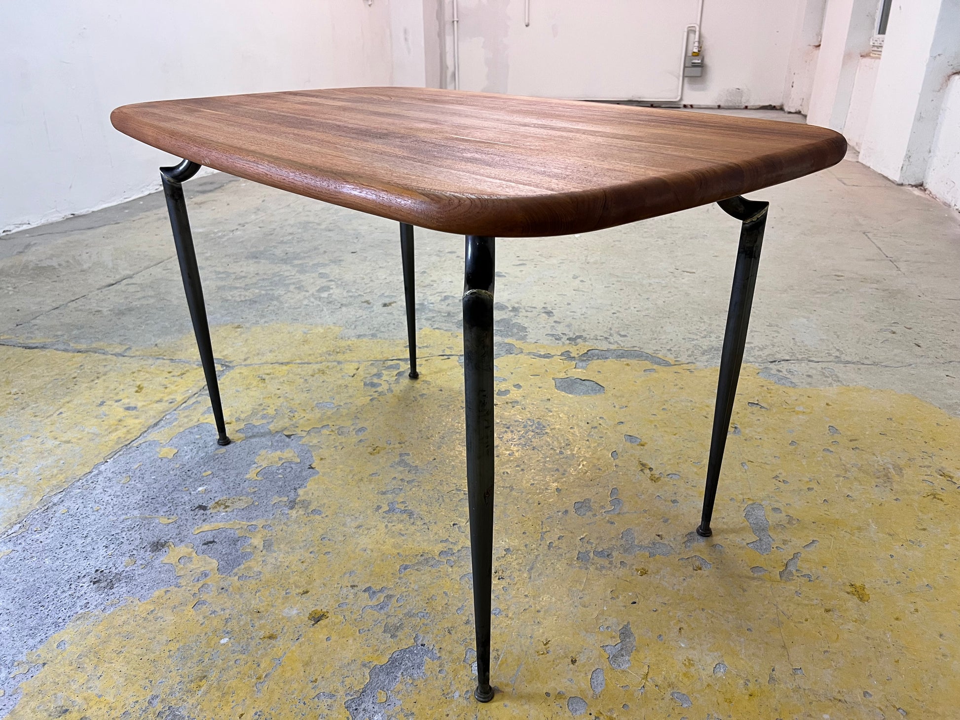 Esstisch Teak mit Metallbeinen