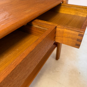 Beistelltisch Teak mit Schubladen & Ablage aus Dänemark