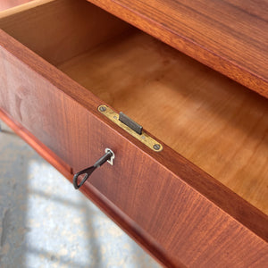Kommode Teak mit neuen Chromfüßen von Werner Ortlepp