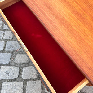 Kommode Teak mit vier abschließbaren Schubläden aus Dänemark