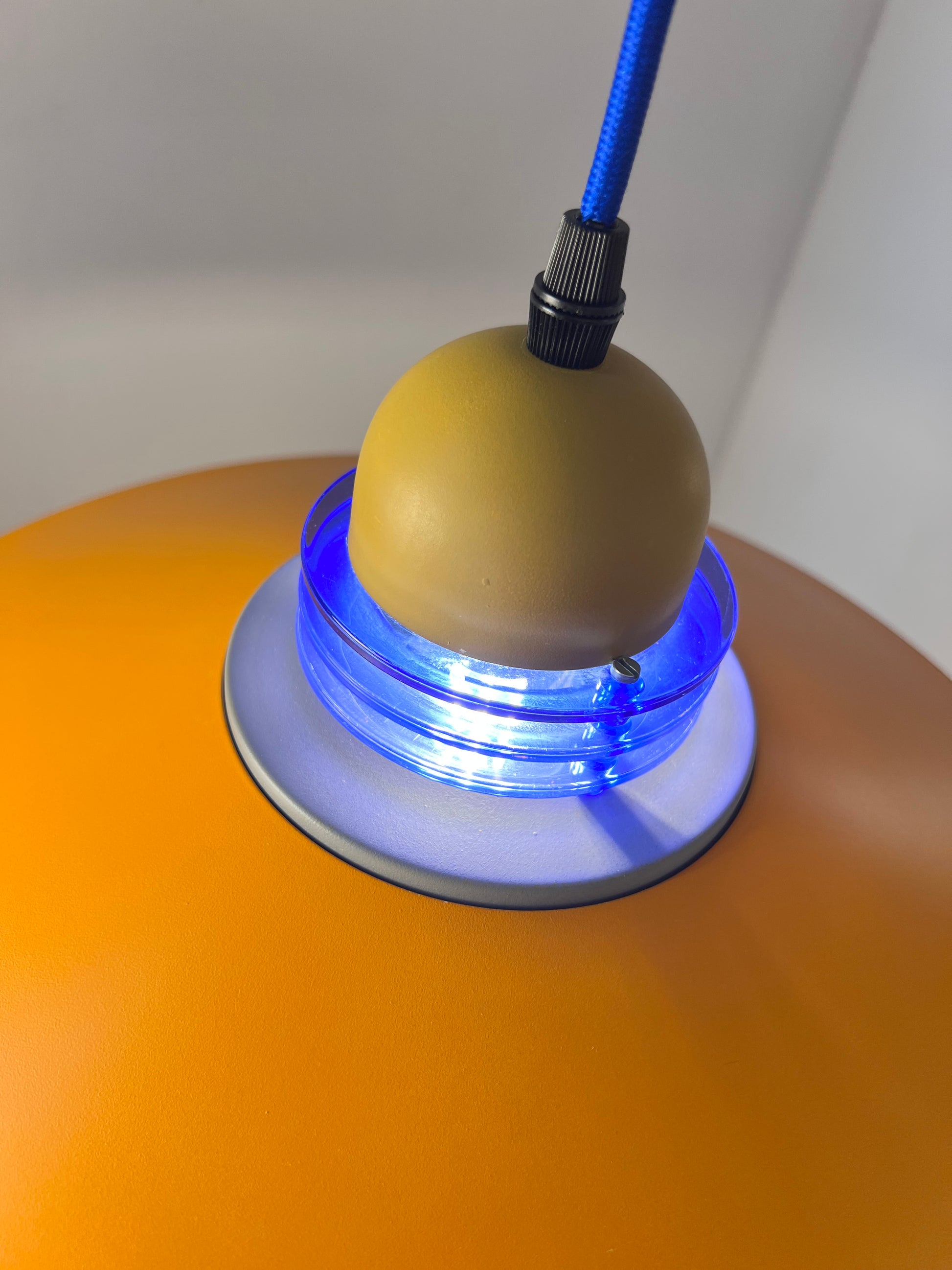 Hängelampe neu lackiert orange blau aus Dänemark
