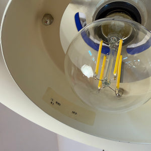 Lamellenlampe weiß mit blauem Akzentring aus Dänemark