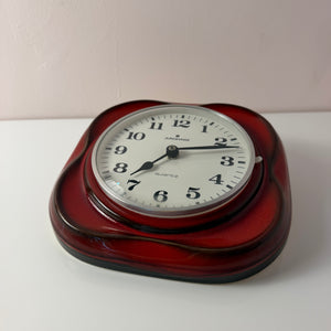 Wanduhr Modell 3688 rot von Junghans Quartz