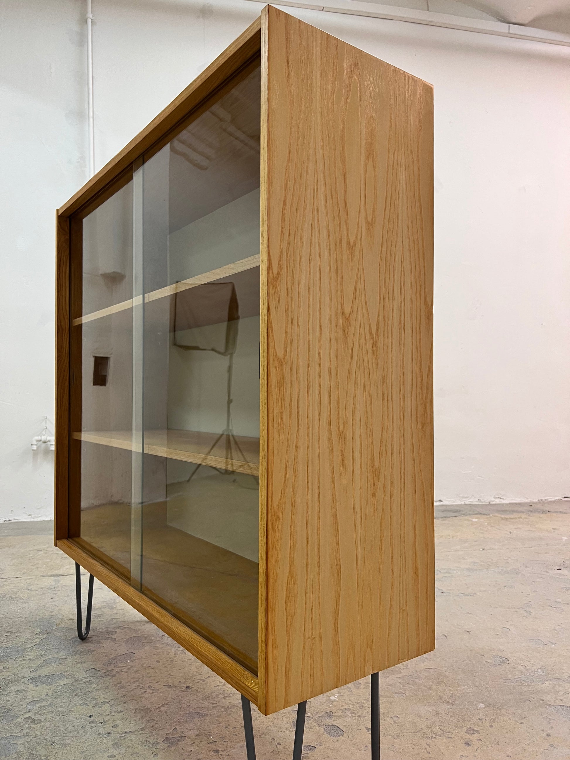 Vitrine Typ 430 Esche von Joachim Nebelung für Hellerau