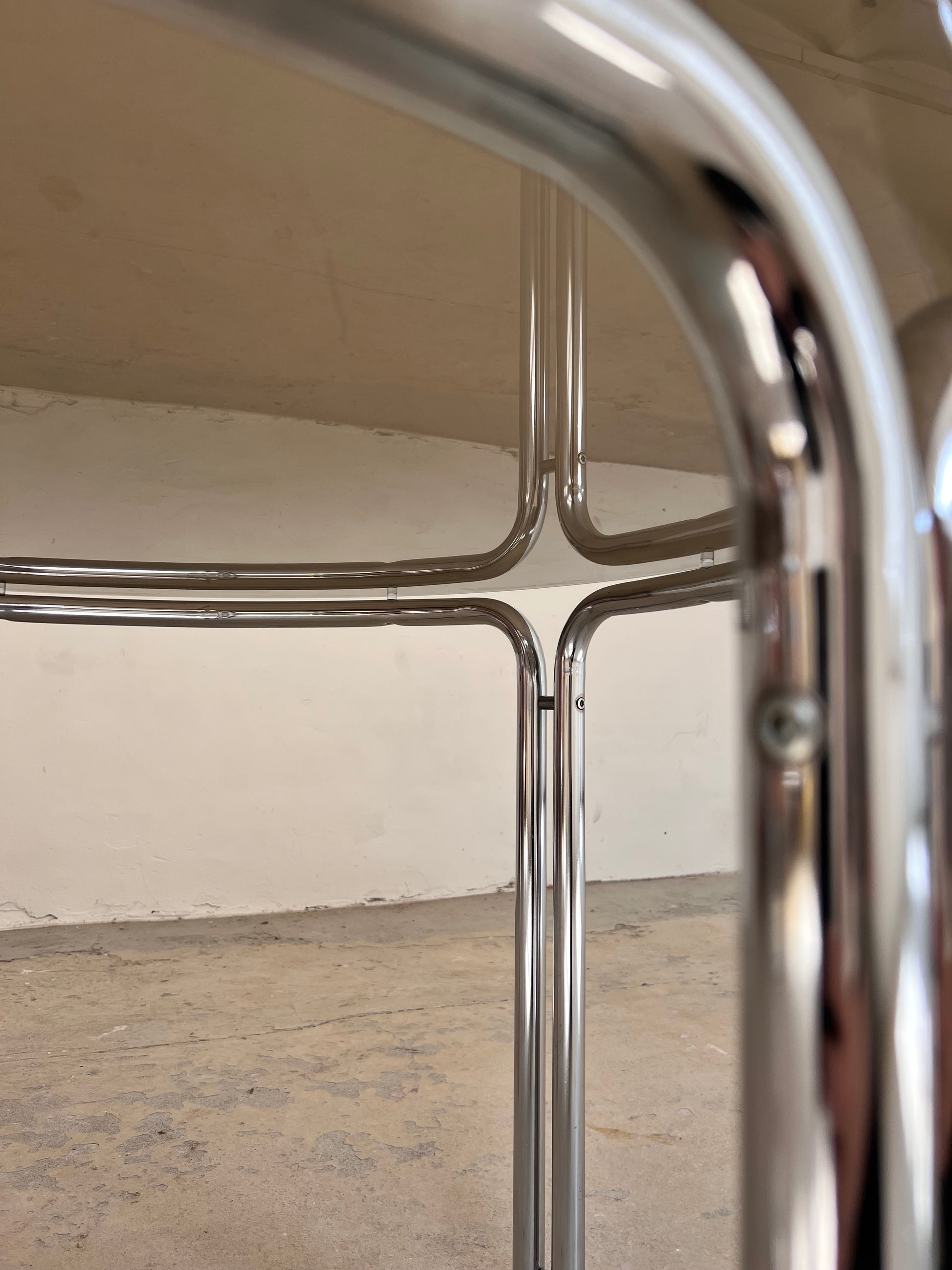 Runder Esstisch Chrom & getöntes Glas