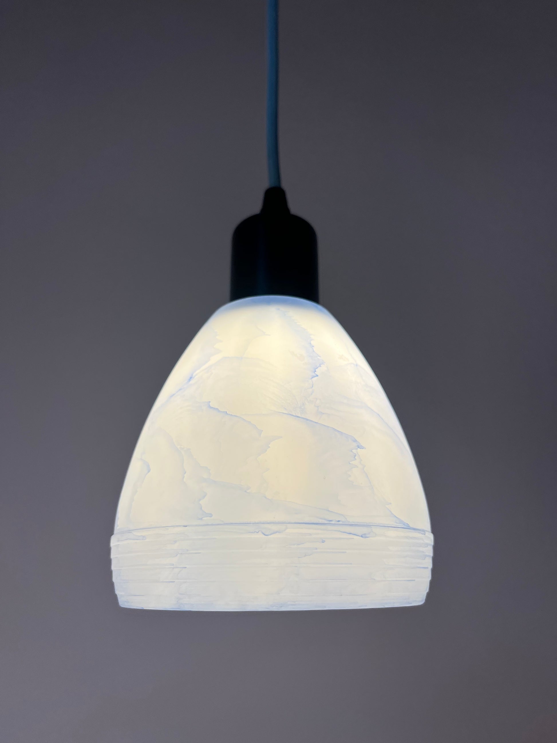 Hängelampe blau weiß marmoriert Glas