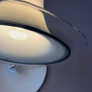 Trompetenlampe schwarz weiß Glas von Peill & Putzler