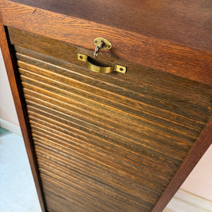 Rollladenschrank mit Messinggriff & Schloss von Soennecken