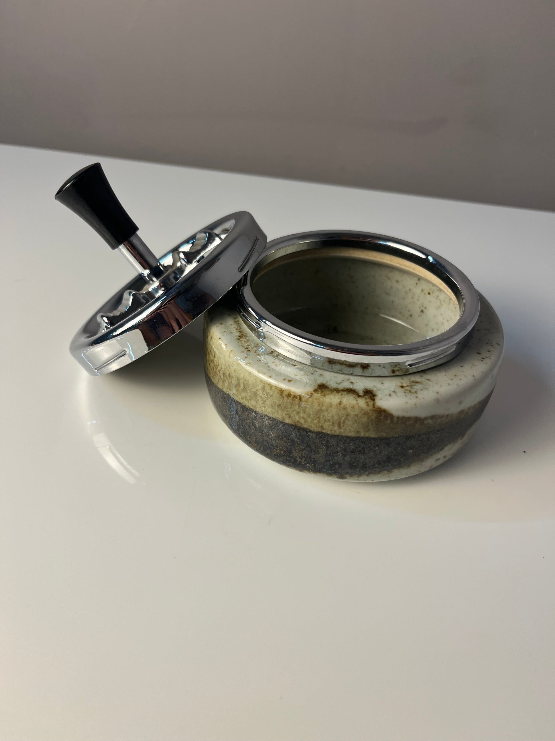 Druckaschenbecher grau braun Keramik von Erhard & Söhne