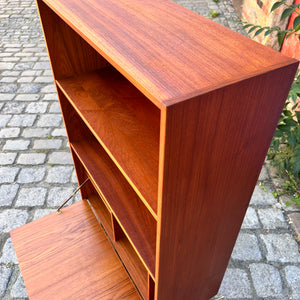 Regal Teak mit abschließbarem Fach