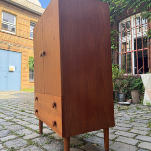 Schrank Teak mit runden Griffen aus Dänemark