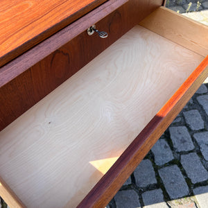 Kommode Teak mit Schloss aus Dänemark