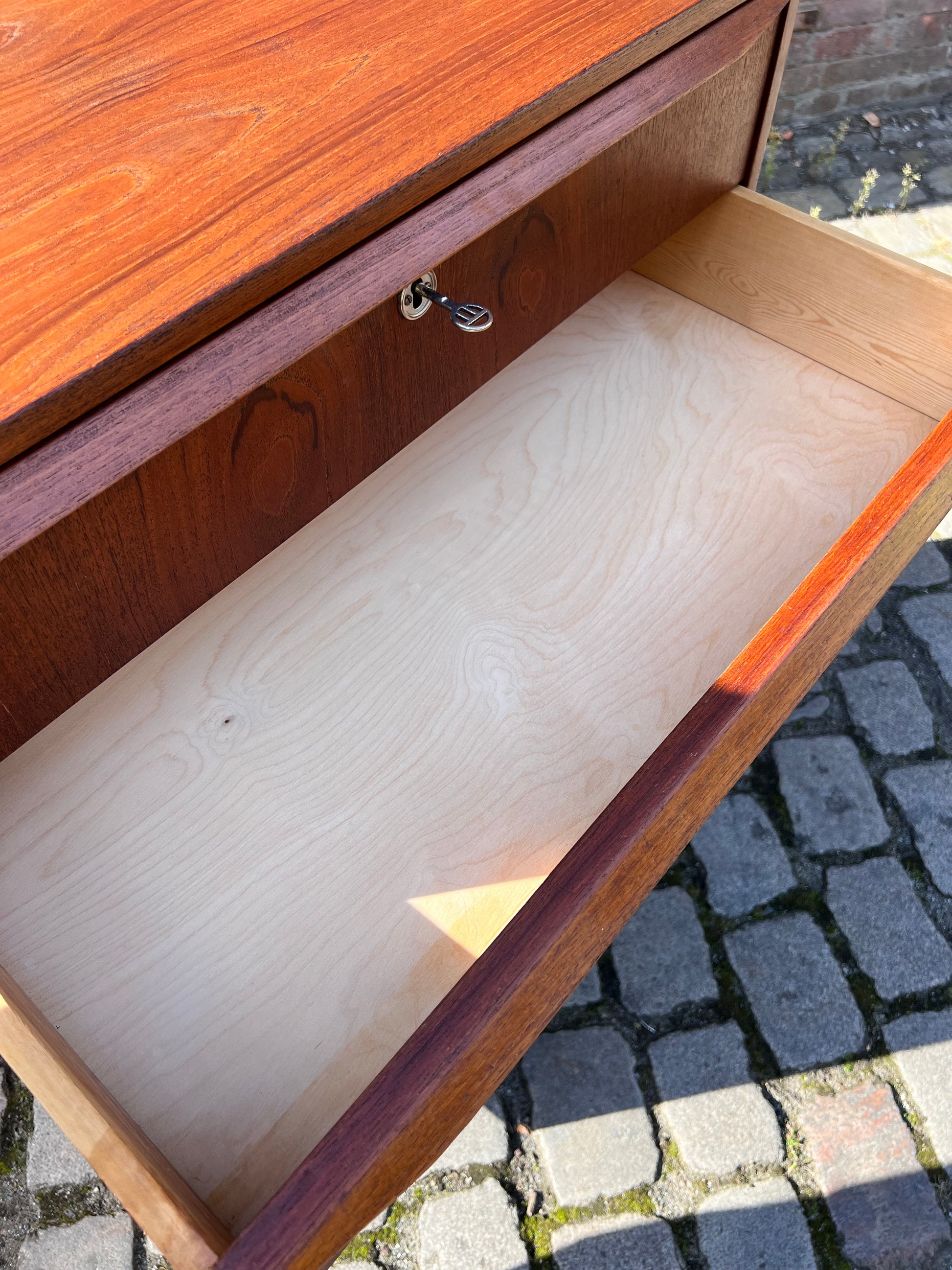 Kommode Teak mit Schloss aus Dänemark