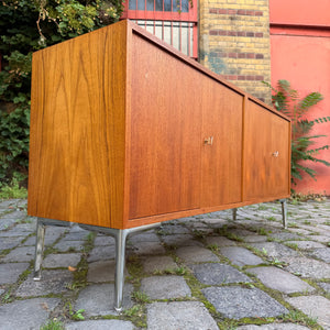 Sideboard Teak mit Flügeltüren & neuen Chromfüßen