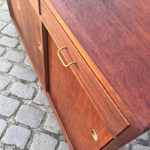 Schuhschrank Teak mit Messinggriffen aus Dänemark