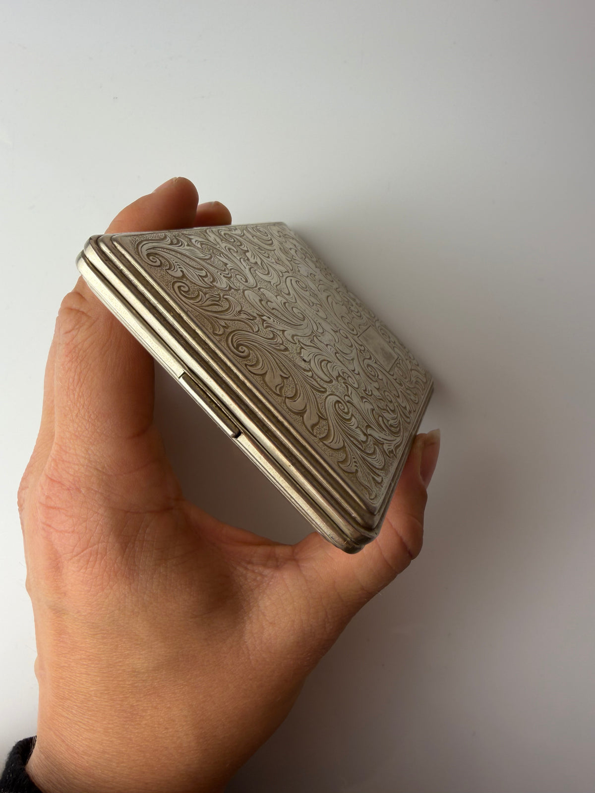 Zigarettenetui silber mit floraler Gravur