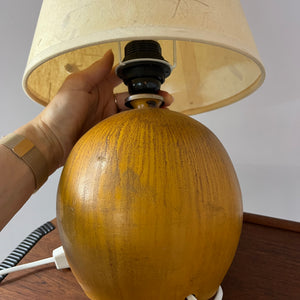 Kugeltischlampe Keramik mit Naturfaser Schirm