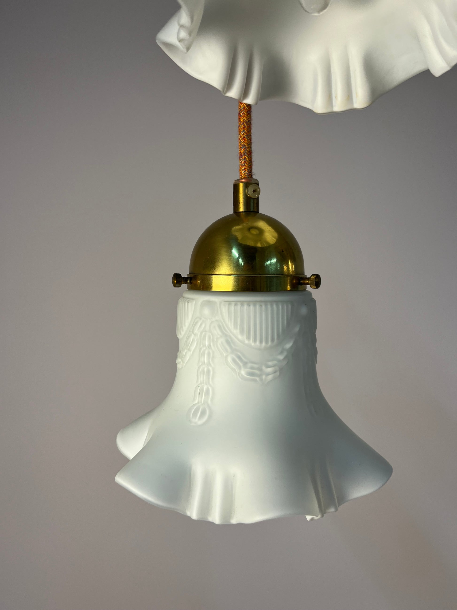 Blumenlampe Milchglas Messing aus Dänemark