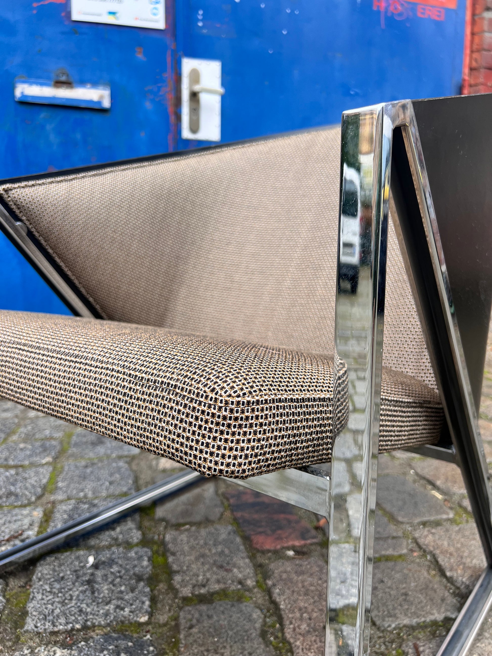 Sessel Mondi grau schwarz Chrom von Jouko Järvisalo für Inno Interior Oy - neu gepolstert
