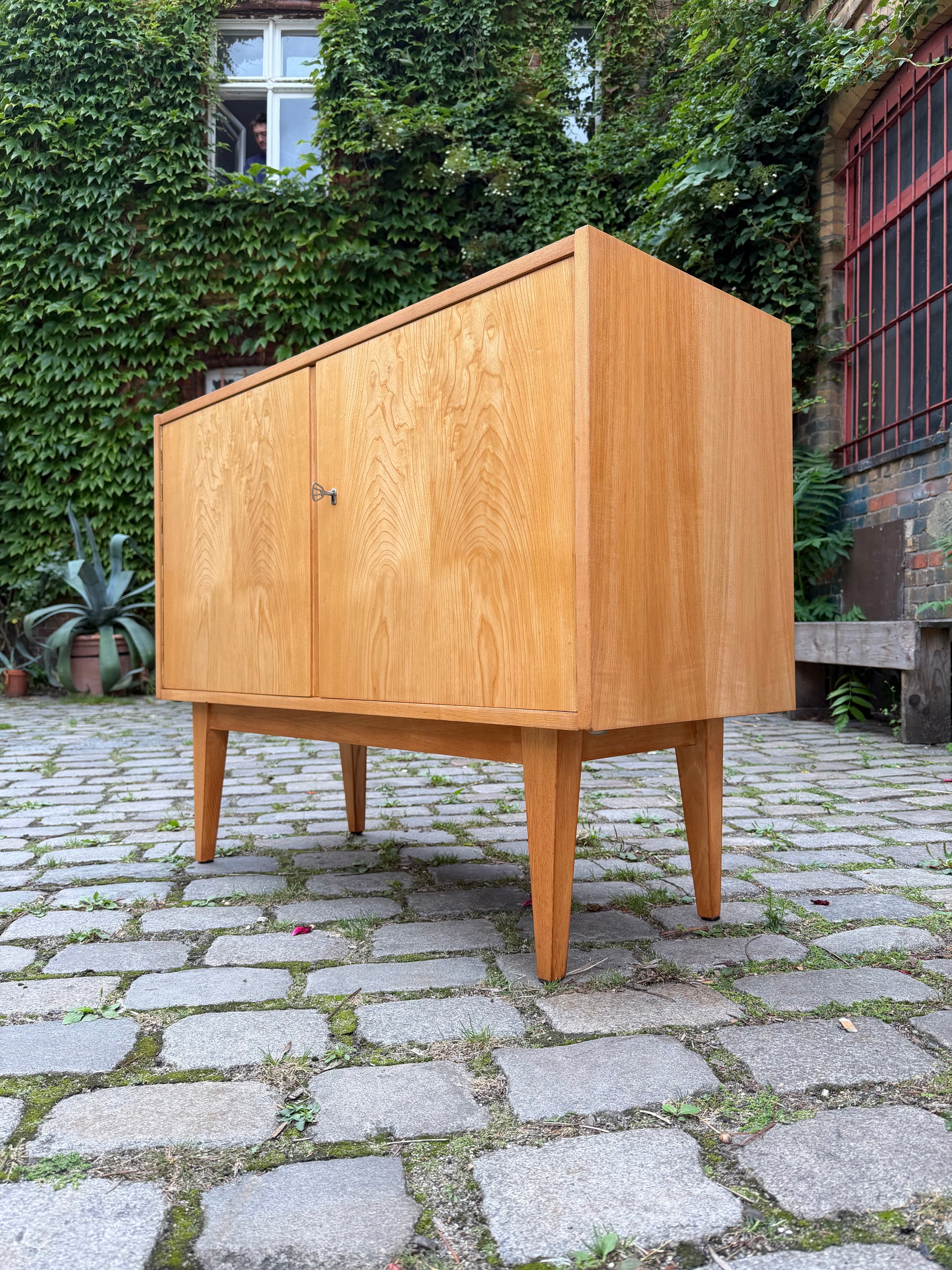 Kommode Typ 602/A Esche mit Schranktüren von Franz Ehrlich für Hellerau