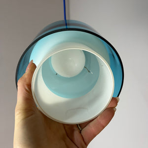Hängelampe blau weiß Opalglas von Hyllinge Glasbruk