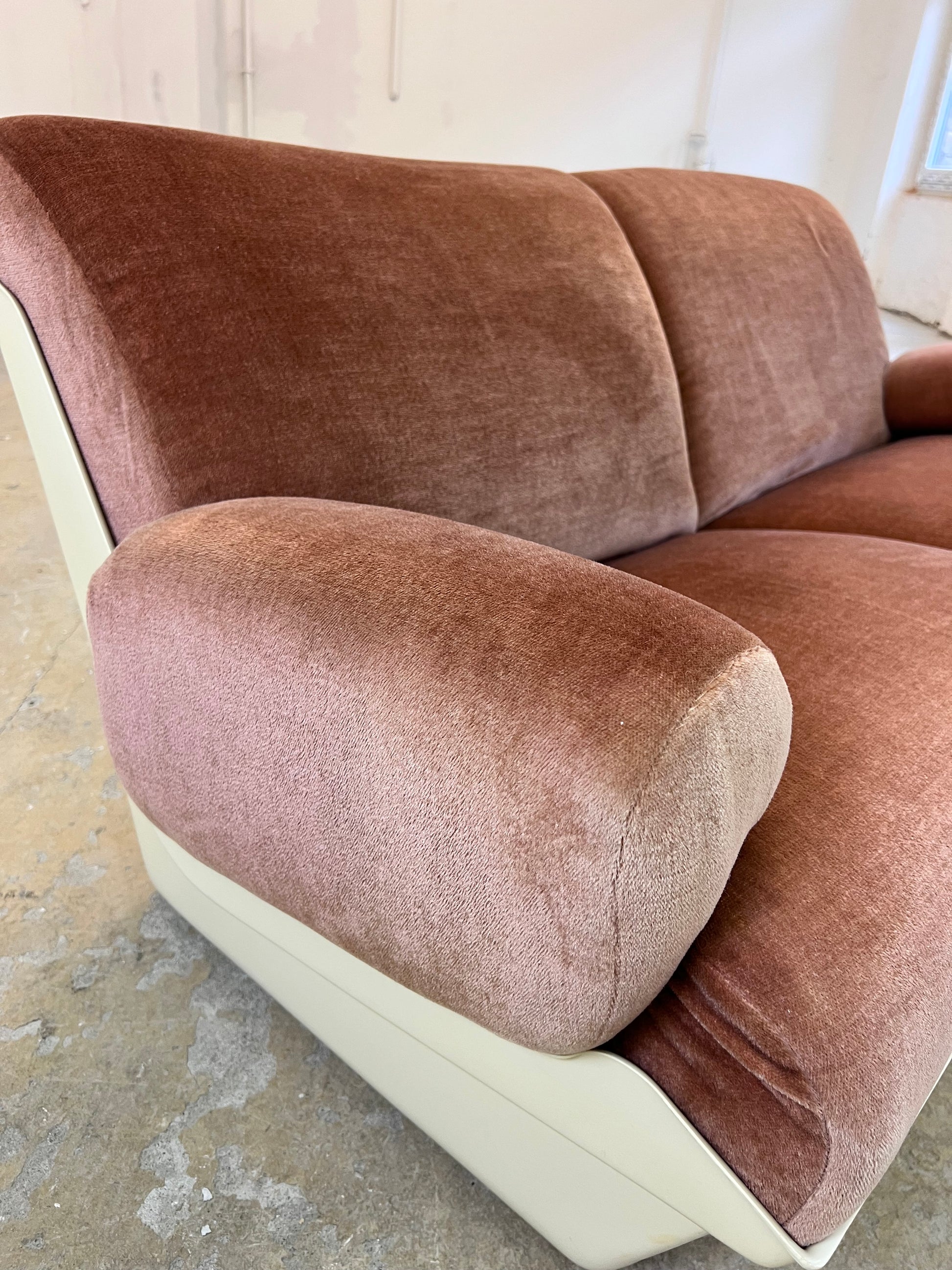 Modularer Schalensessel rosa Samt & Kunststoff