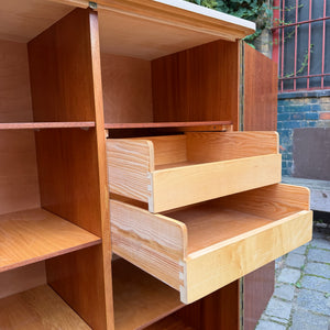 Kleiderschrank Ahorn mit cremefarbener Deckplatte