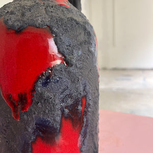Vase Fat Lava rot schwarz von Marei Keramik