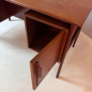 Schreibtisch „Boomerang“ Teak von IMHA Möbel