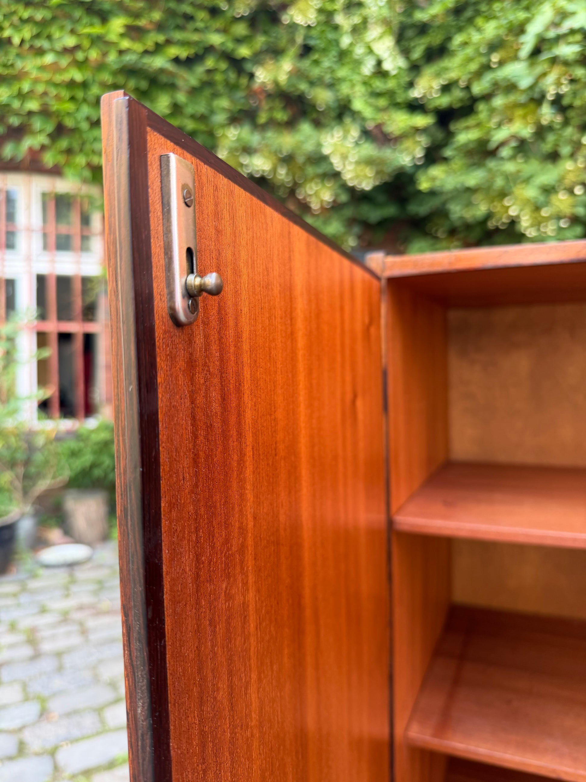 Kommodenschrank mit Flügeltüren & Schloss aus Dänemark