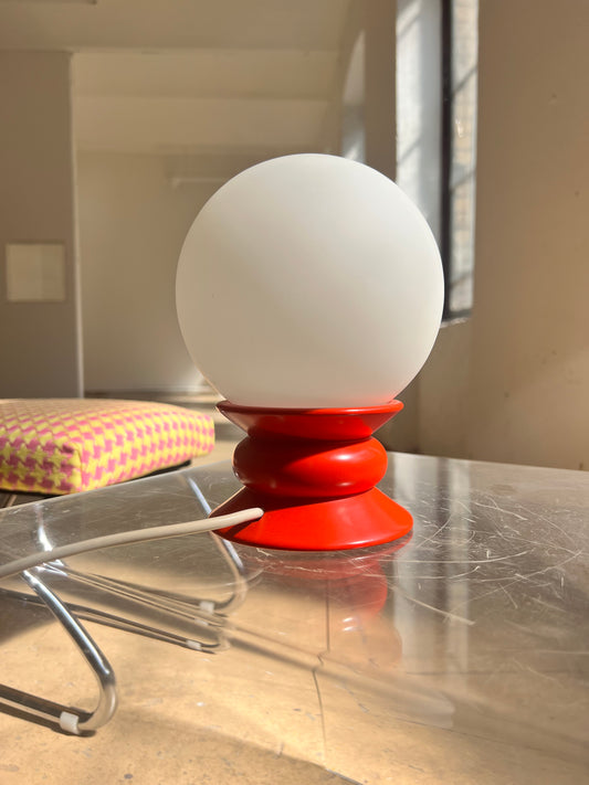 Tischlampe rot Opalglas von Temde