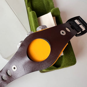 Wandradio in Form einer Armbanduhr