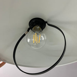 Hängelampe schwarz mit Bügel von Abo Randers