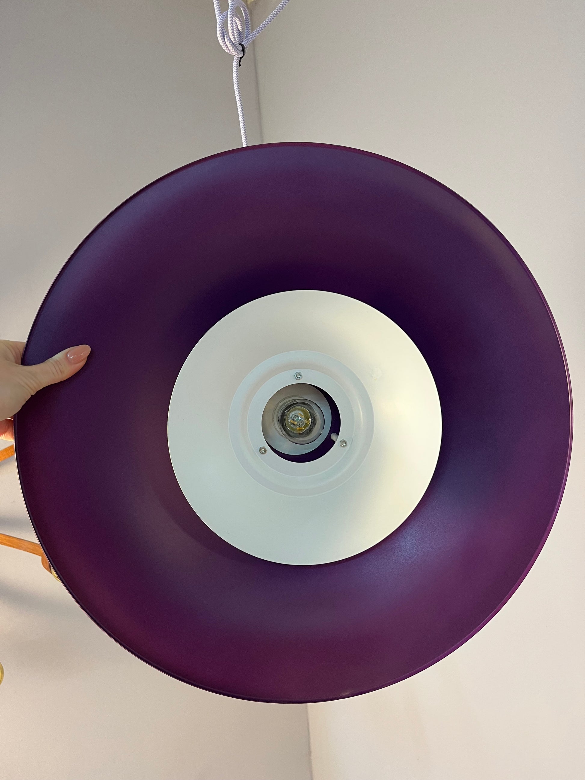 Trichterlampe lila flieder neu lackiert aus Dänemark
