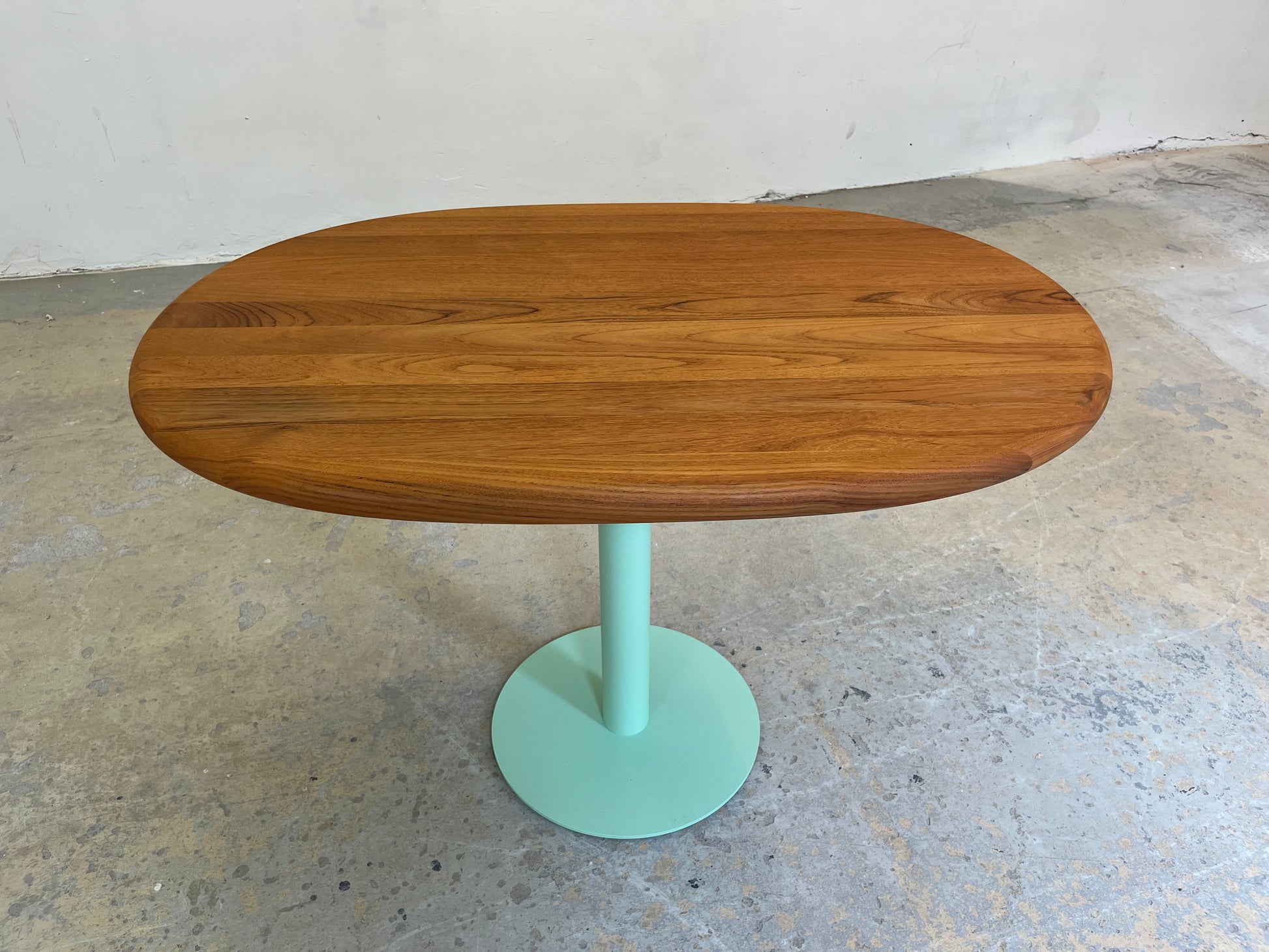Ovaler Esstisch Teak mit neuem Tischgestell Glostrup