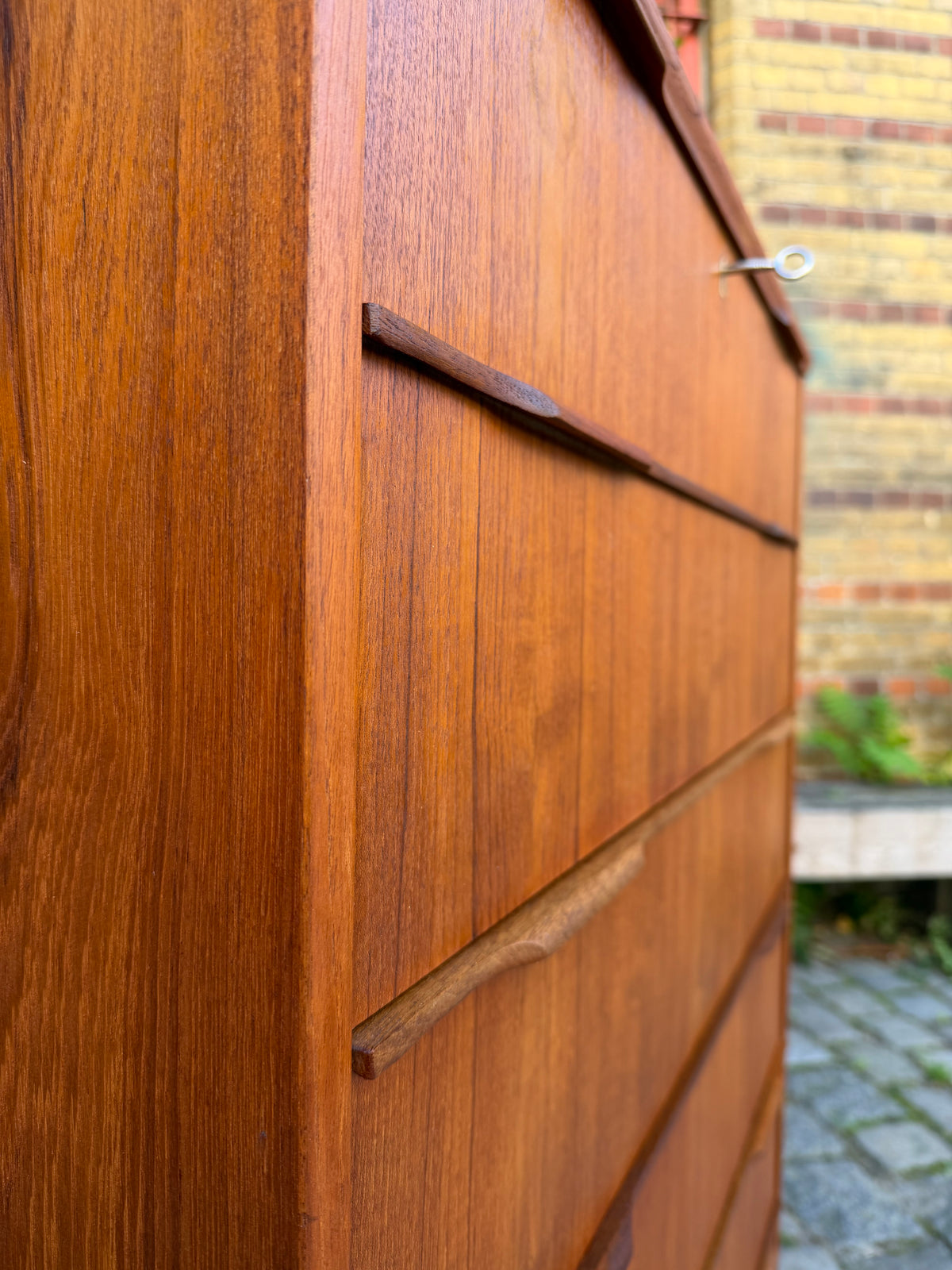Tallboy Kommode Teak mit Schloss aus Dänemark
