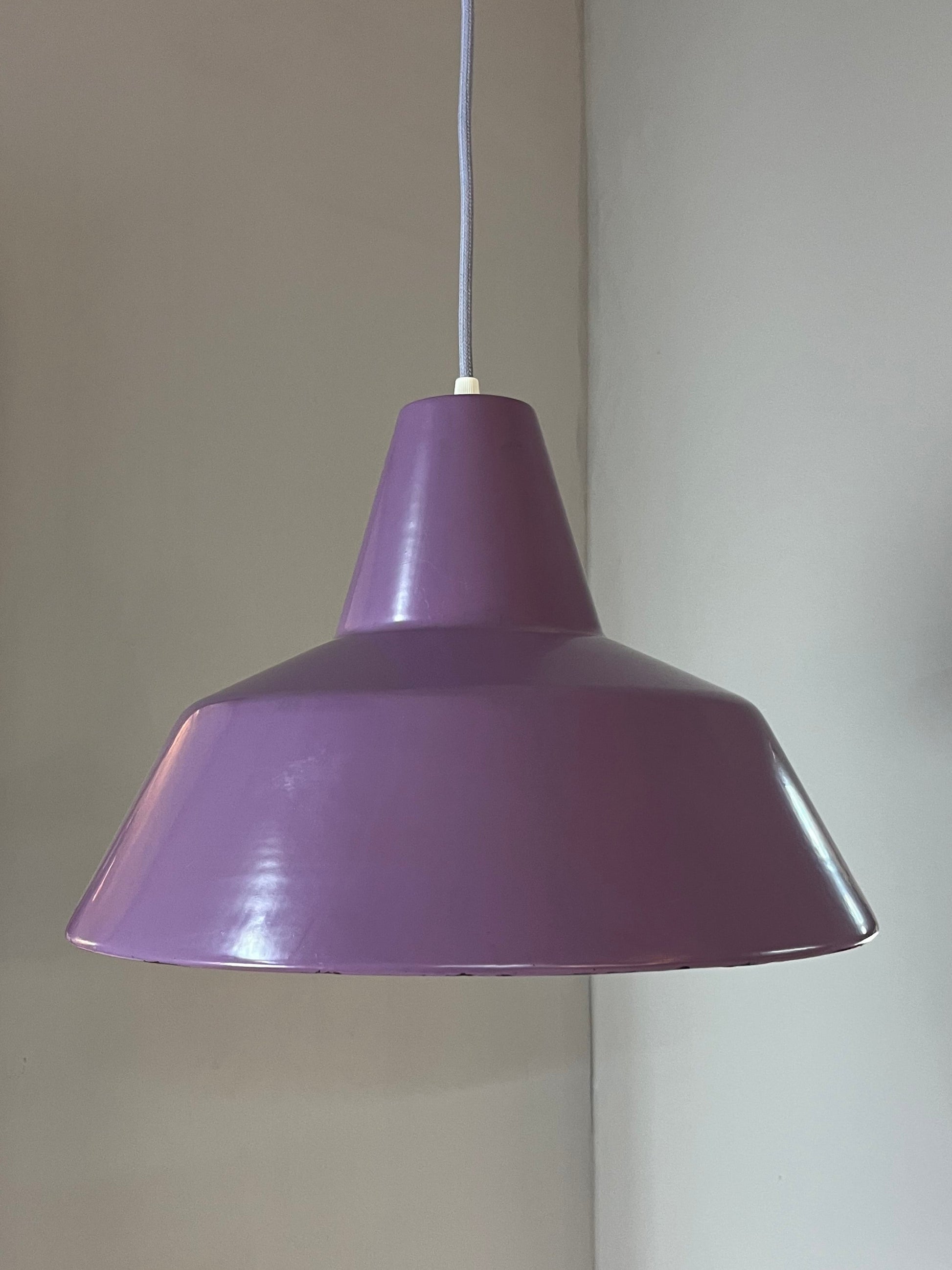 Industrielampe lila Metall