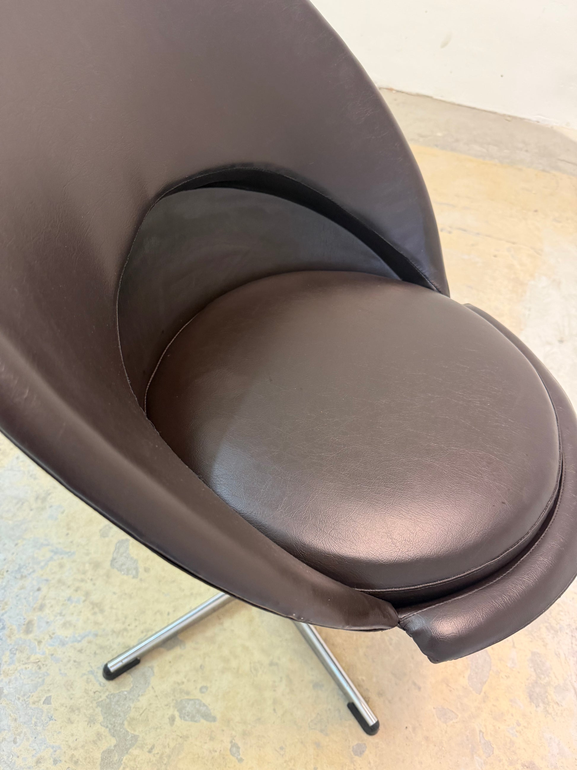 Cone Chair braunes Kunstleder von Verner Panton